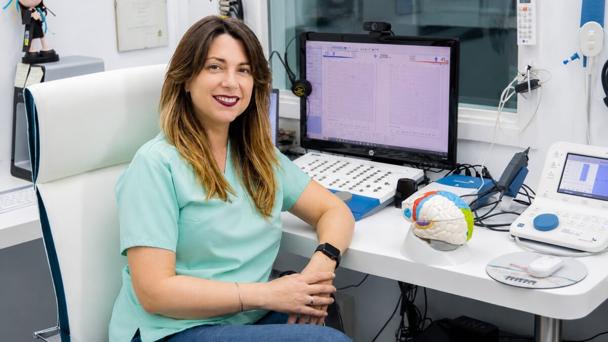 Sheila Templado publica nuevo estudio en Frontiers in Neuroscience 2 Sheila Templado, audióloga e investigadora, primera autora de un estudio publicado en Frontiers in Neuroscience.