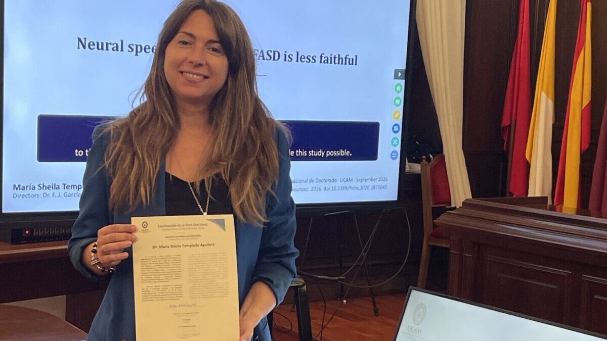 Sheila Templado culmina con sobresaliente su Doctorado Internacional tras varios años de investigación en neurofisiología auditiva 2 Sheila Templado tras la defensa de su tesis doctoral internacional en la UCAM
