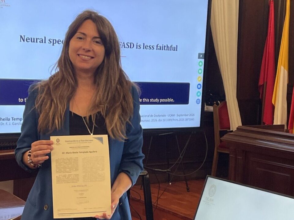 Sheila Templado tras la defensa de su tesis doctoral internacional en la UCAM