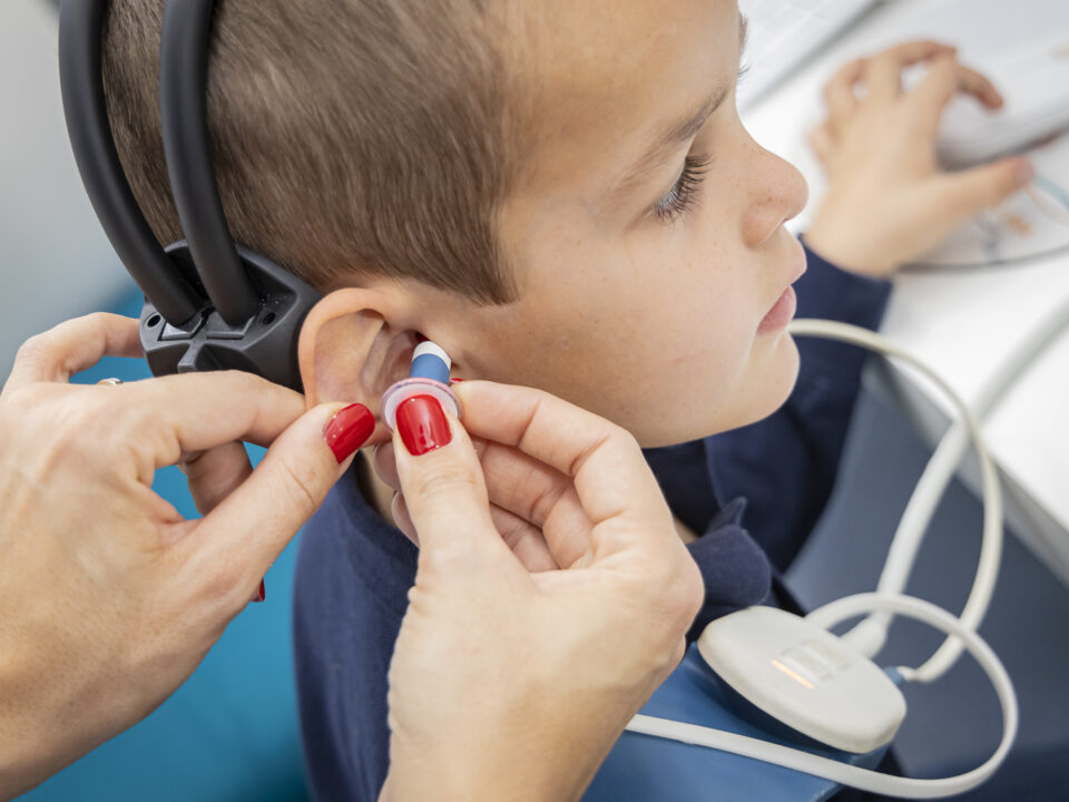 Exploración auditiva pediátrica realizada en Clínica Templado